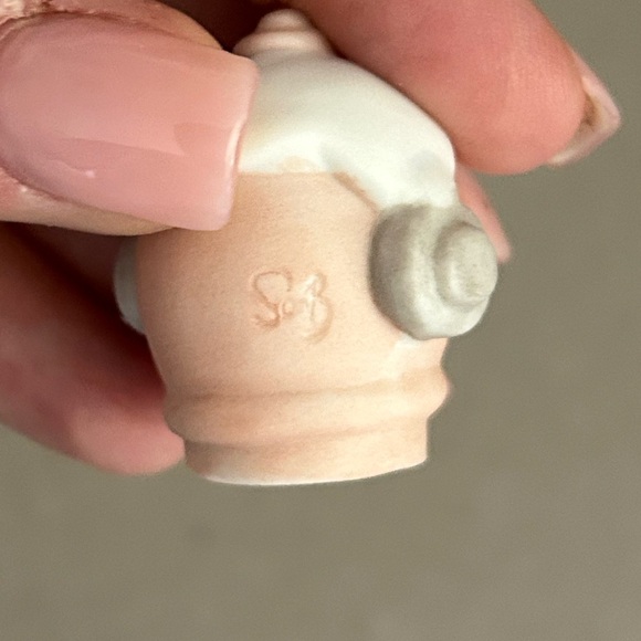 Precious moments sugar town fire hydrant figurine Christmas village snow winter - Picture 3 of 5